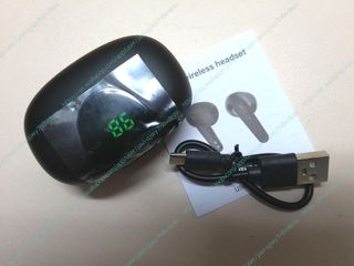 Auriculares con caja de carga y display