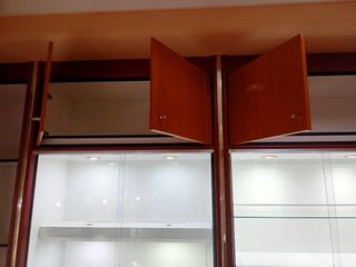 Vitrinas madera Cerezo comercio