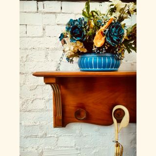 Perchero con balda sombrerera