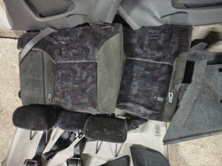 Despiece vario de Citroen xsara en buen estado.Ai tapizados traseros,asientos traseros,bandeja sin agujero,bajantes techo,ventanas traseras y algún cinturón.Preferiblemente se vende todo junto