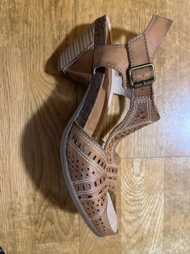 Sandalias Pikolinos beige. Urge