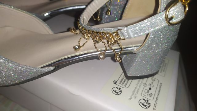 Zapatos de salir plateados