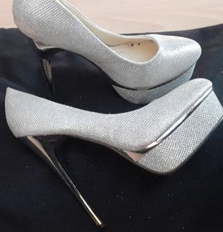 Zapatos de tacón. Nuevos o poco usados