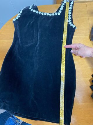 Vestido terciopelo negro con margaritas. Vintage