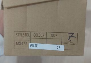 Sandalia plana con piedras