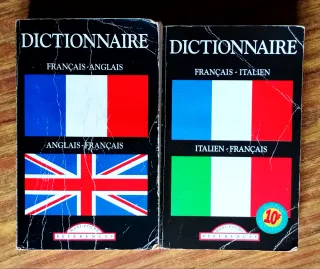 SE VENDEN DICCIONARIOS VARIADOS. HAGO ENVÍOS