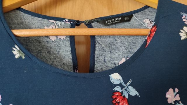 Vestido verano flores fondo azul