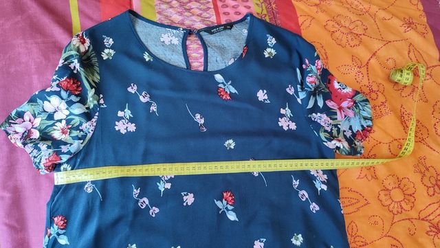 Vestido verano flores fondo azul