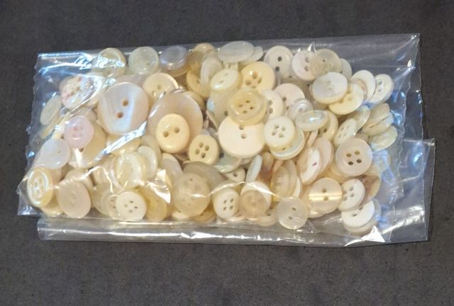 BOTONES DE NACAR VINTAGE 210 UNIDADES