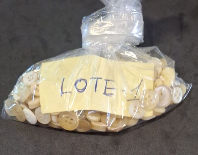 BOTONES DE NACAR VINTAGE 210 UNIDADES