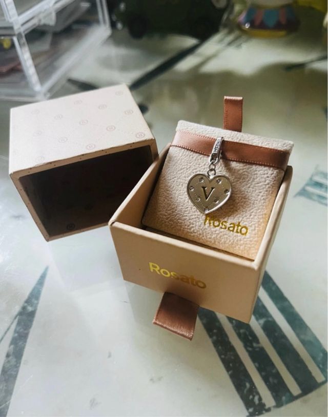 Rosato gioielli charm letter la V