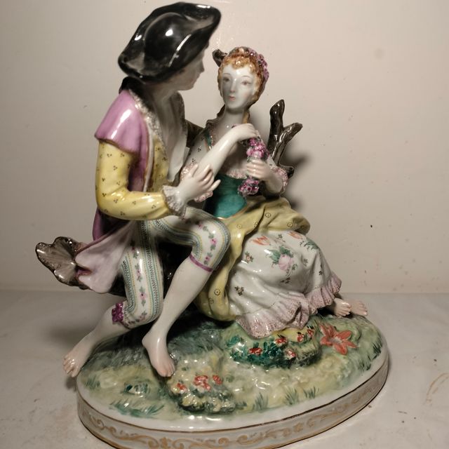 Figura Porcelana- Alemania- Enamorados- 20 cm.