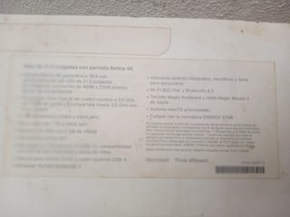 Ordenador MAC con su caja