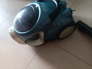 ASPIRADORA UFESA SIN BOLSA 1400W