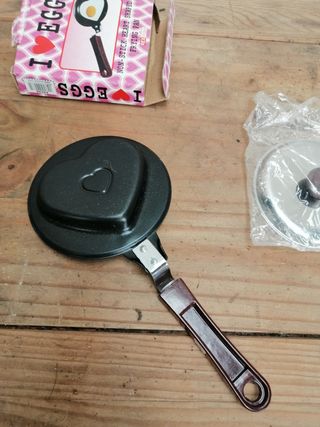 Mini frigideira p/ovos em forma de coração nova