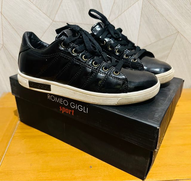 Sneakers in vernice Romeo Gigli