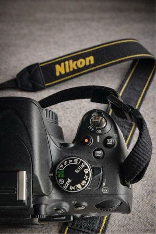 Nikon D5100 DSLR | Sensor CMOS 16.2MP | Full HD
