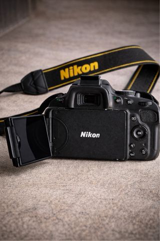 Nikon D5100 DSLR | Sensor CMOS 16.2MP | Full HD