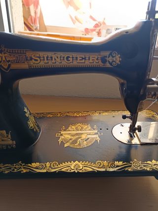 Maquina de coser SINGER Antigua