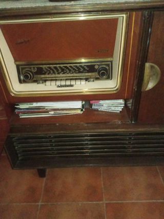 Radio y tocadiscos 