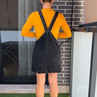 Vestido / Peto vaquero negro con bolsillos