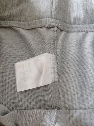 Bermuda gris Nike para mujeres o chicas jovenes