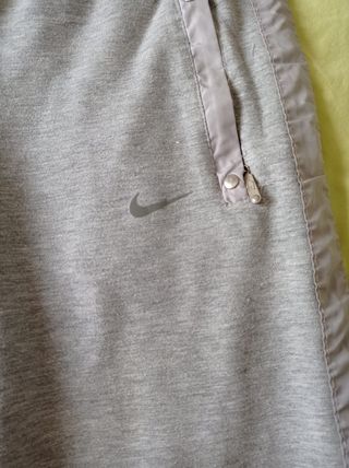 Bermuda gris Nike para mujeres o chicas jovenes