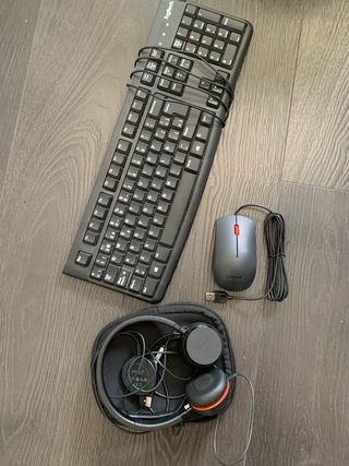 Tastiere, mouse e cuffie
