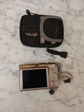 Cámara de fotos digital ...con funda..