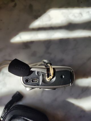 Cámara de fotos digital ...con funda..