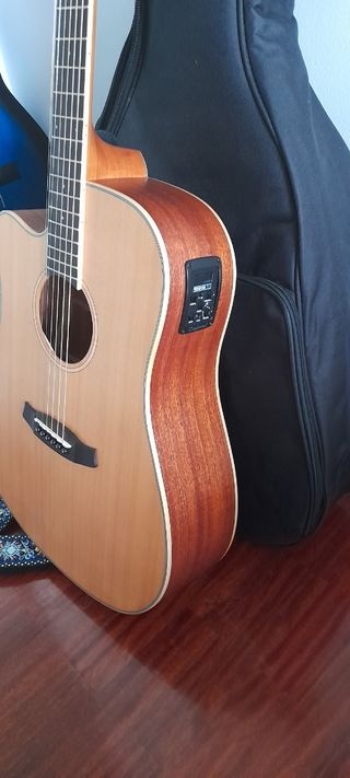 Guitarra acustica para zurdo