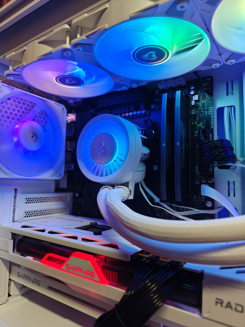 NUEVO! PC GAMING JUEGA TODO 2K R5 7600 + RX7800XT afbeelding 5