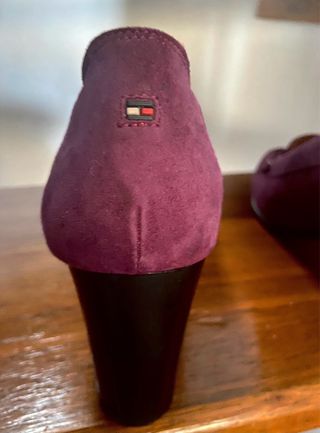 Zapatos tacón berenjena.Tommy Hilfiger.41.Un us