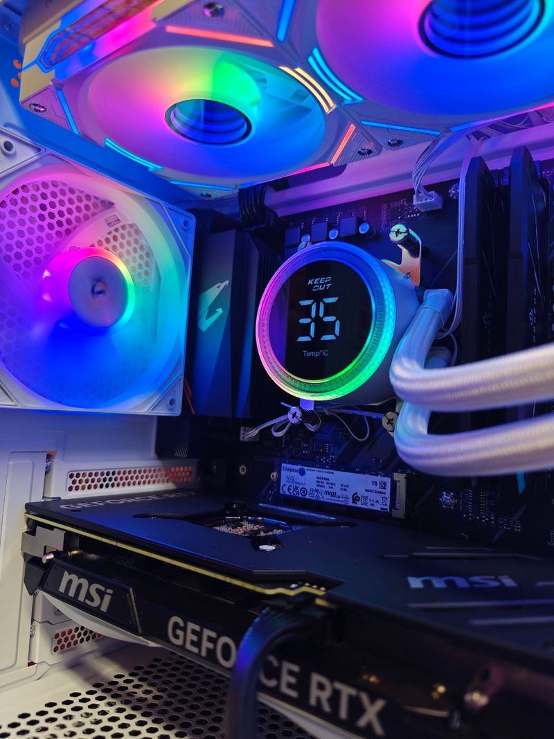 ¡PC GAMING NUEVO! AMD RYZEN 5 9600X + RTX 5070 afbeelding 3