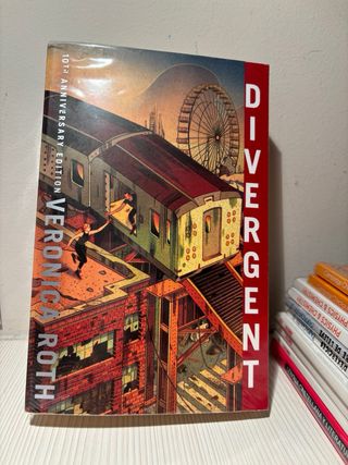 DIVERGENT . 📚 Verónica Roth .