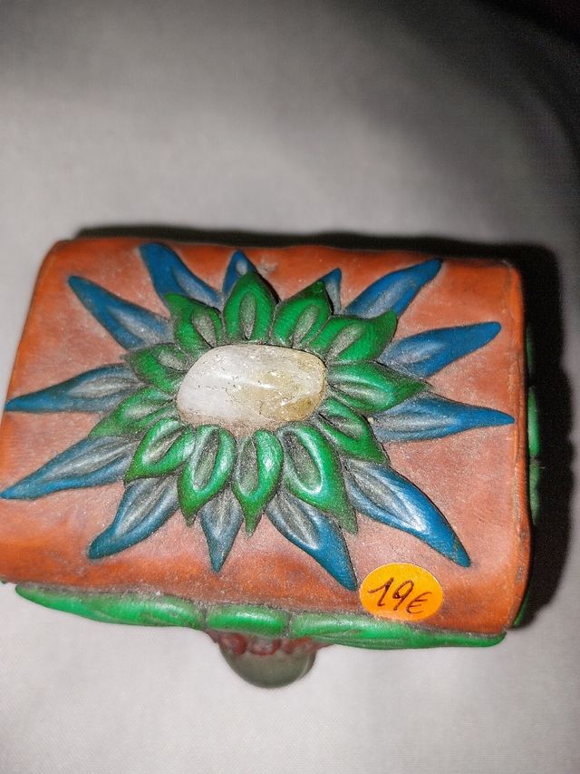 Cajita de madera hecha a mano