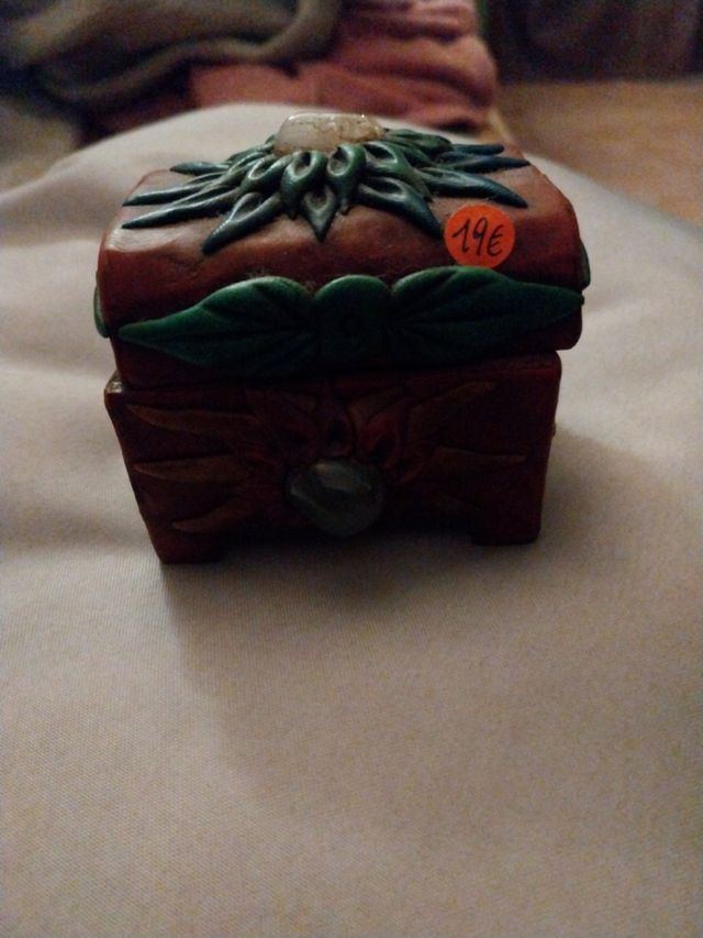 Cajita de madera hecha a mano