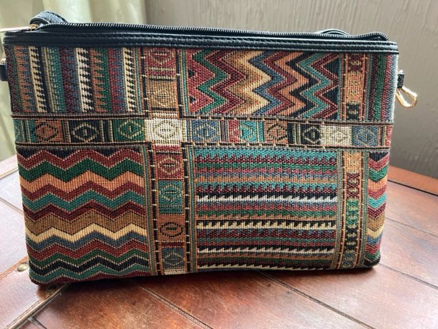 Bolso NUEVO de mano y hombro correa incluida