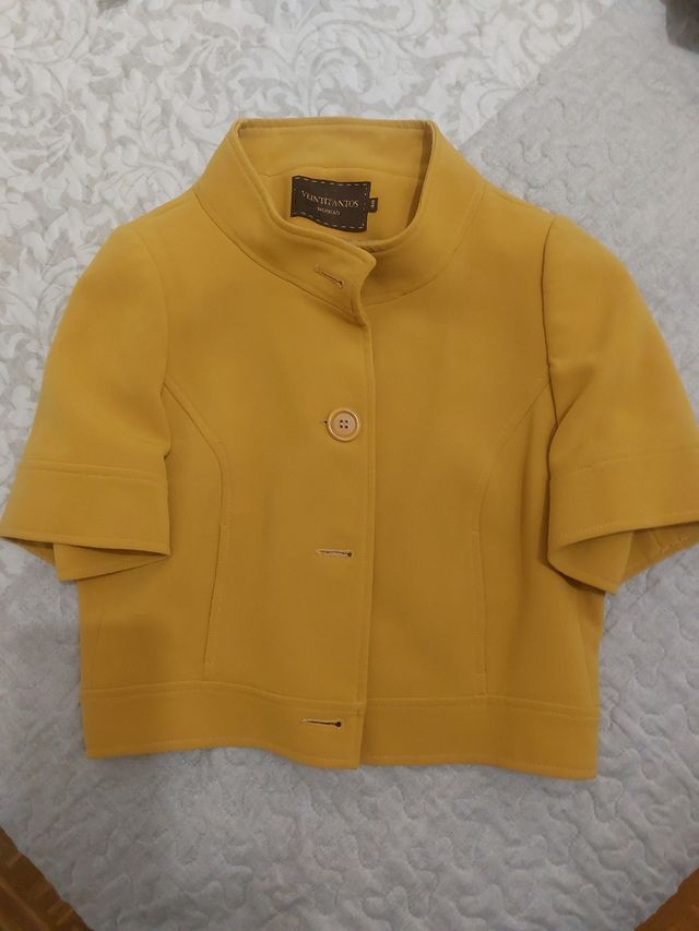 Chaqueta mostaza manga corta