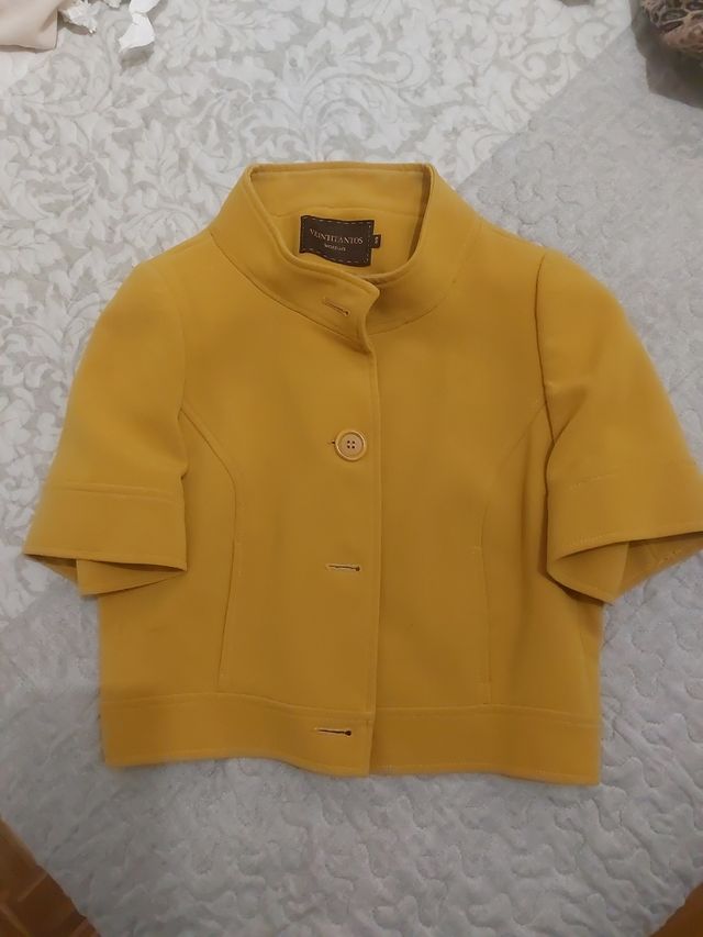 Chaqueta mostaza manga corta