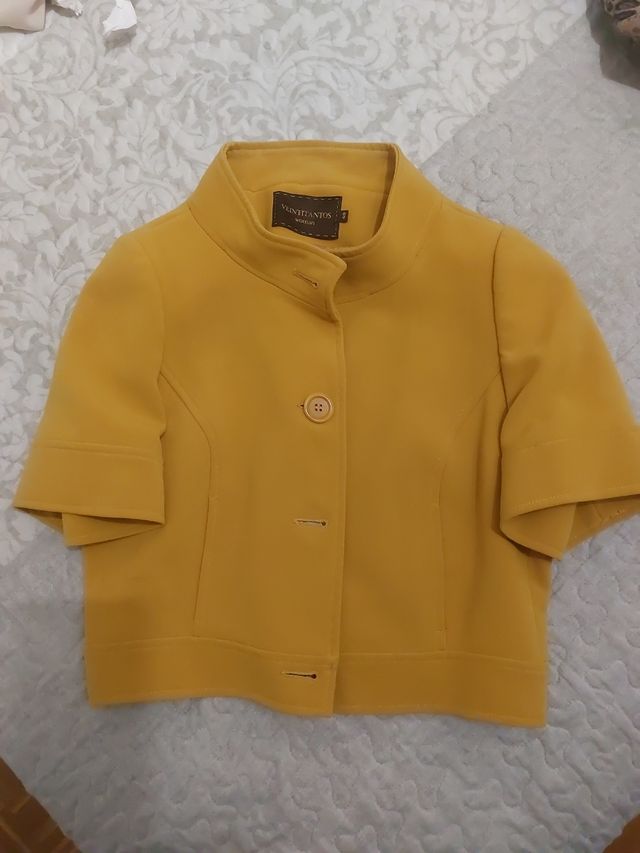 Chaqueta mostaza manga corta