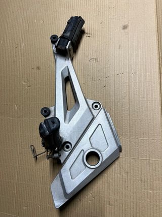 Soporte estribos parte derecha honda cbf 250
