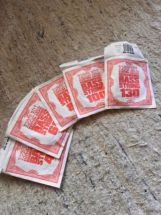 Juego de cuerdas Ernie Ball para bajo de 5 cuerdas