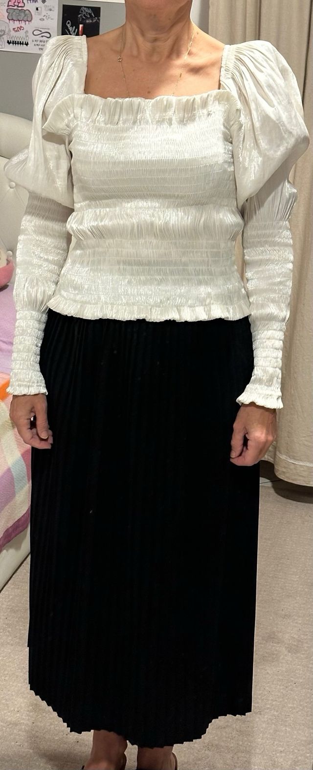 Gonna plissettata + camicetta.