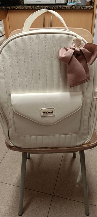 Mochila bebé y cambiador mayoral