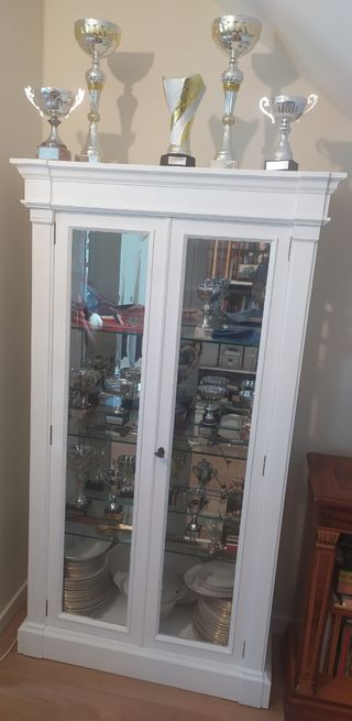 Vitrina con luz (color blanco tiza) 