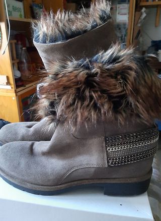 Stivali scamosciati con pelliccia