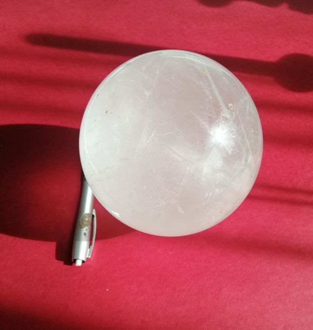 Sfera quarzo Brasile, pesa 2,4 kg
