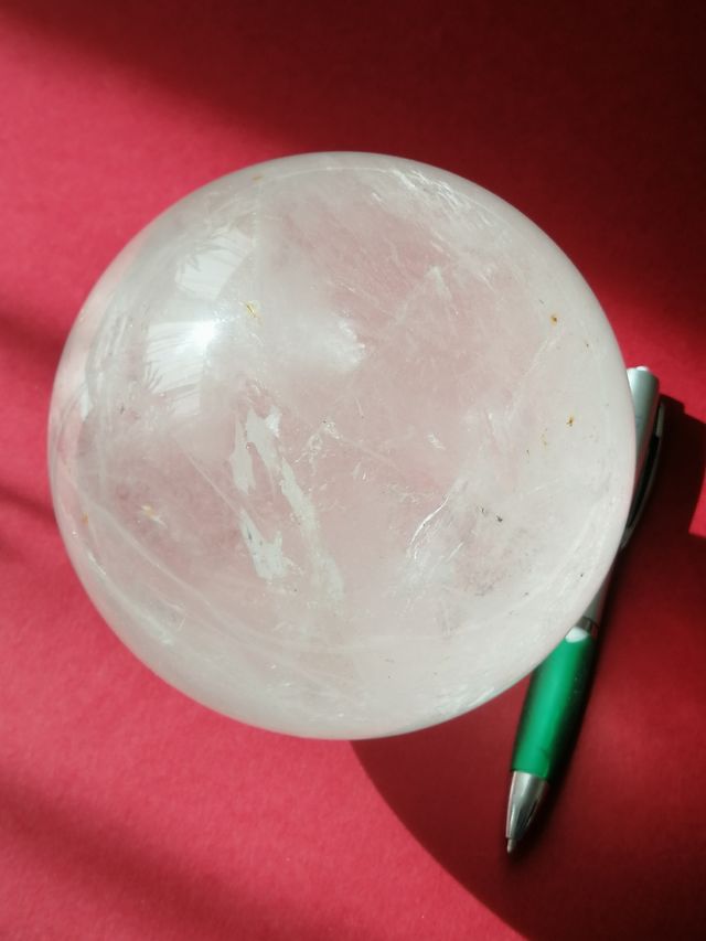 Sfera quarzo Brasile, pesa 2,4 kg