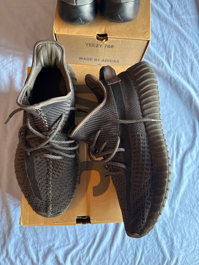 yeezy 350 black black black 